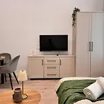 Comfy Apartment Self Check-In 2Min From Main Station Old Town D-Apartments * Krakau