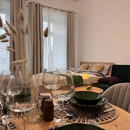 Comfy Next To Main Station Old Town Apartment *