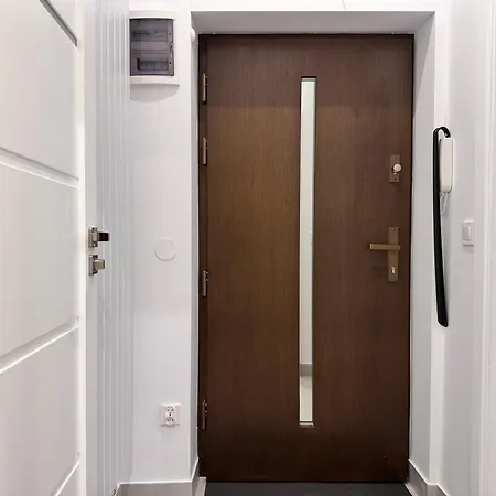 Comfy Self Check-in 2min From Main Station Old Town D-apartments شقة